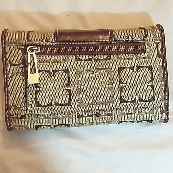 Liz Claiborne Wallet - Picture 2 of 4